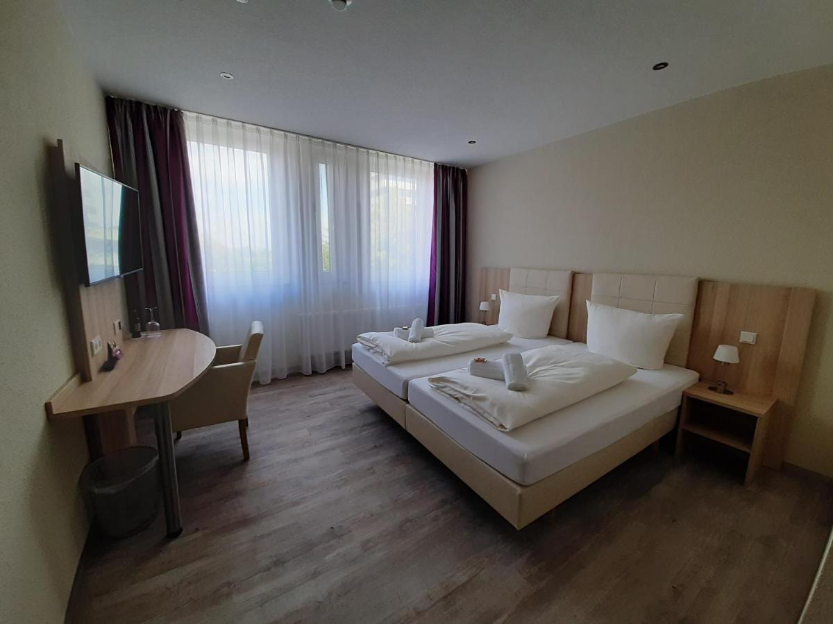 Hotel Siebenschlaefer Am Wasserturm Alsdorf Bagian luar foto