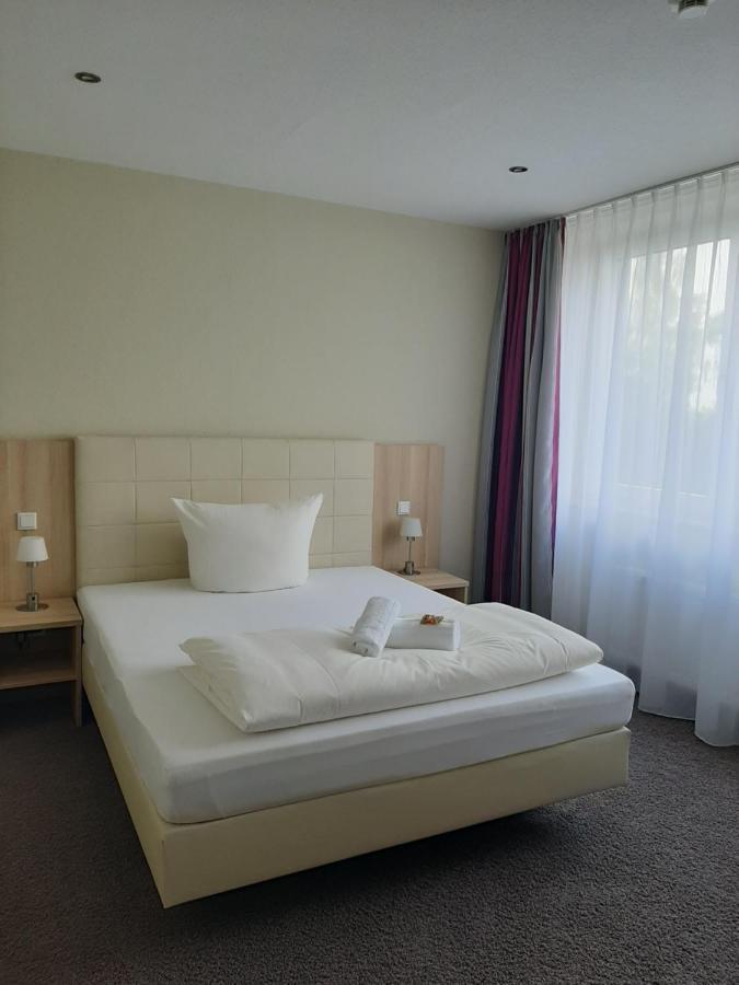 Hotel Siebenschlaefer Am Wasserturm Alsdorf Bagian luar foto