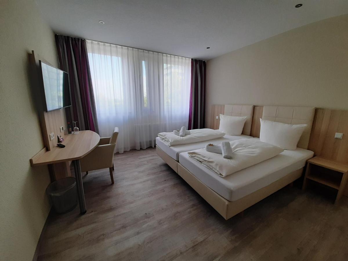 Hotel Siebenschlaefer Am Wasserturm Alsdorf Bagian luar foto