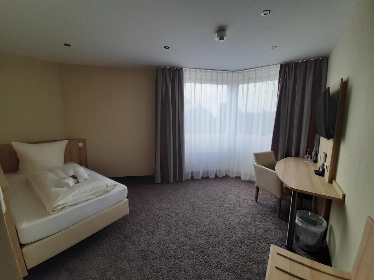 Hotel Siebenschlaefer Am Wasserturm Alsdorf Bagian luar foto